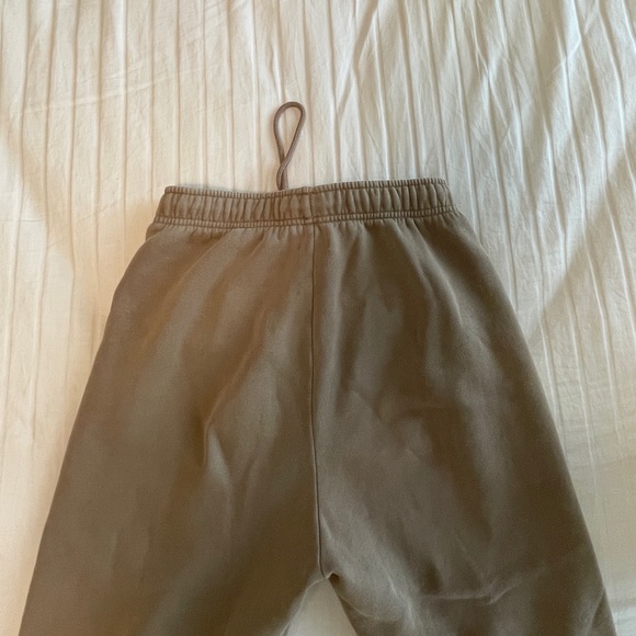 Aritzia Cozy Fleece mega sweatpant - Picture 3 of 5